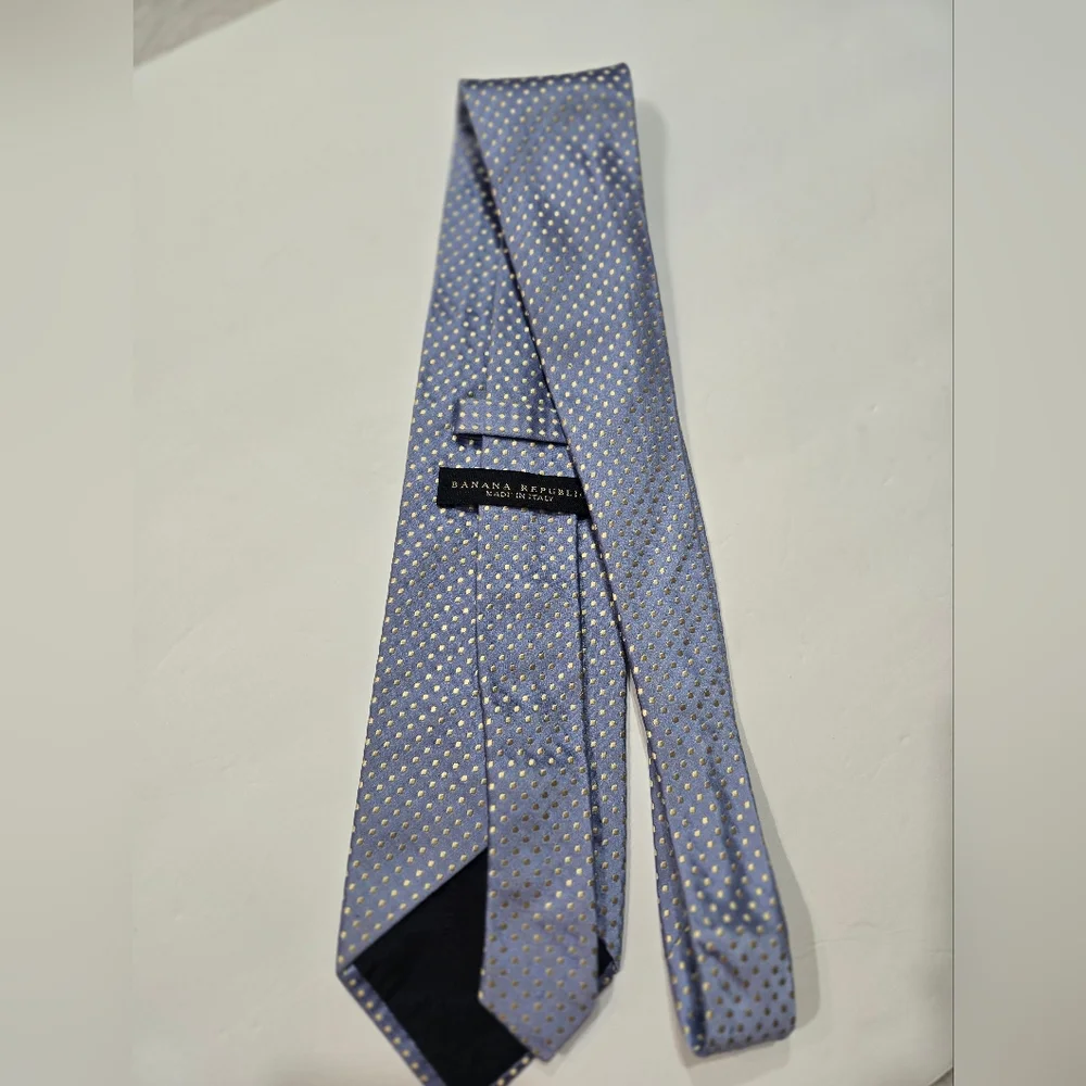 Banana Republic Blue and White Polka Dot Tie 100% Silk